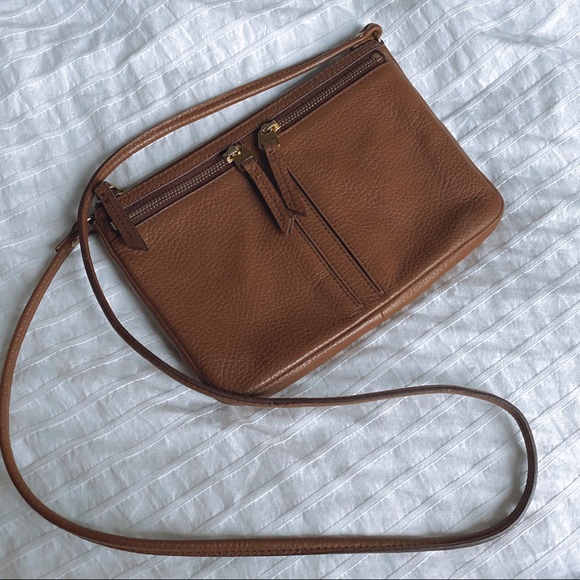 Fossil Handbags - FOSSIL leather crossbody purse 🤎